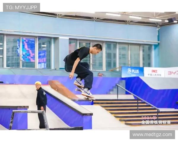 西安攀岩队在滑板精英赛中以77分稳居积分榜首位